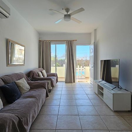 Peaceful Apartment With Double Bed - Oak Breeze 파포스 외부 사진