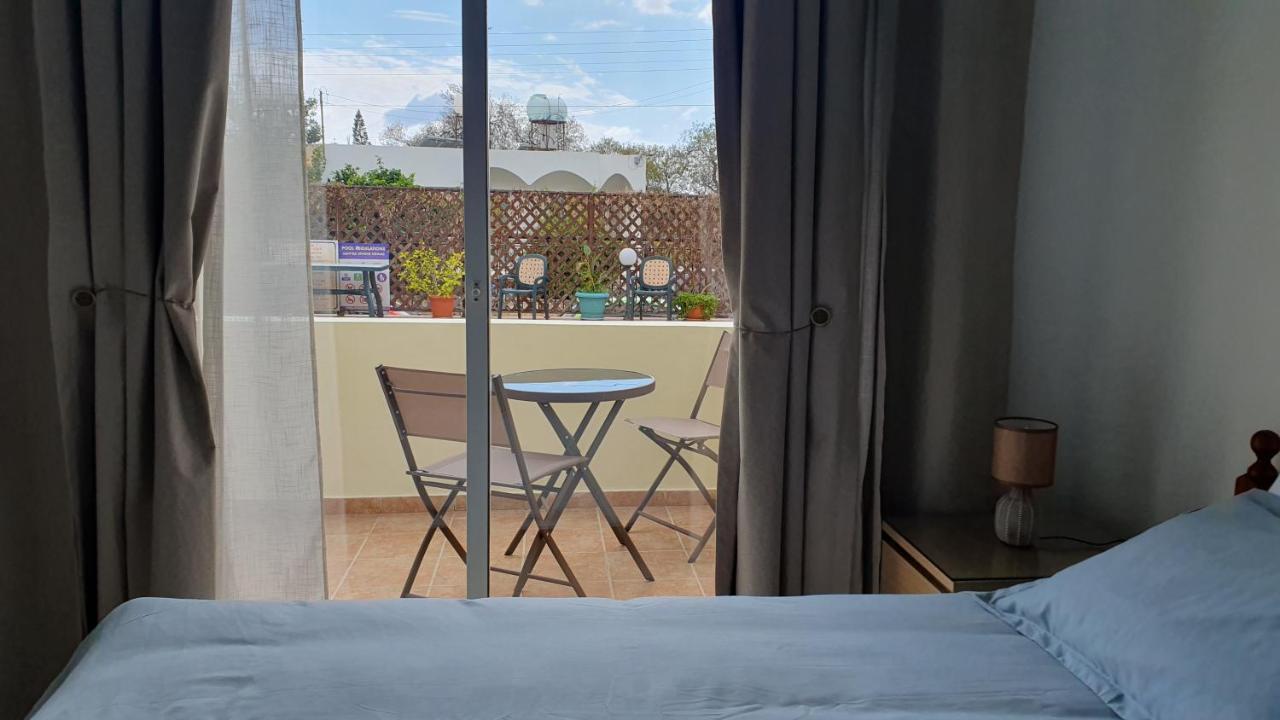 Peaceful Apartment With Double Bed - Oak Breeze 파포스 외부 사진