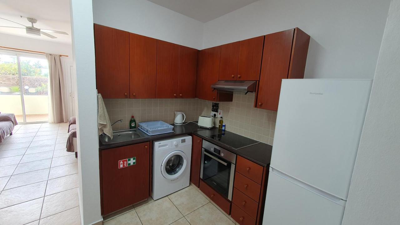 Peaceful Apartment With Double Bed - Oak Breeze 파포스 외부 사진