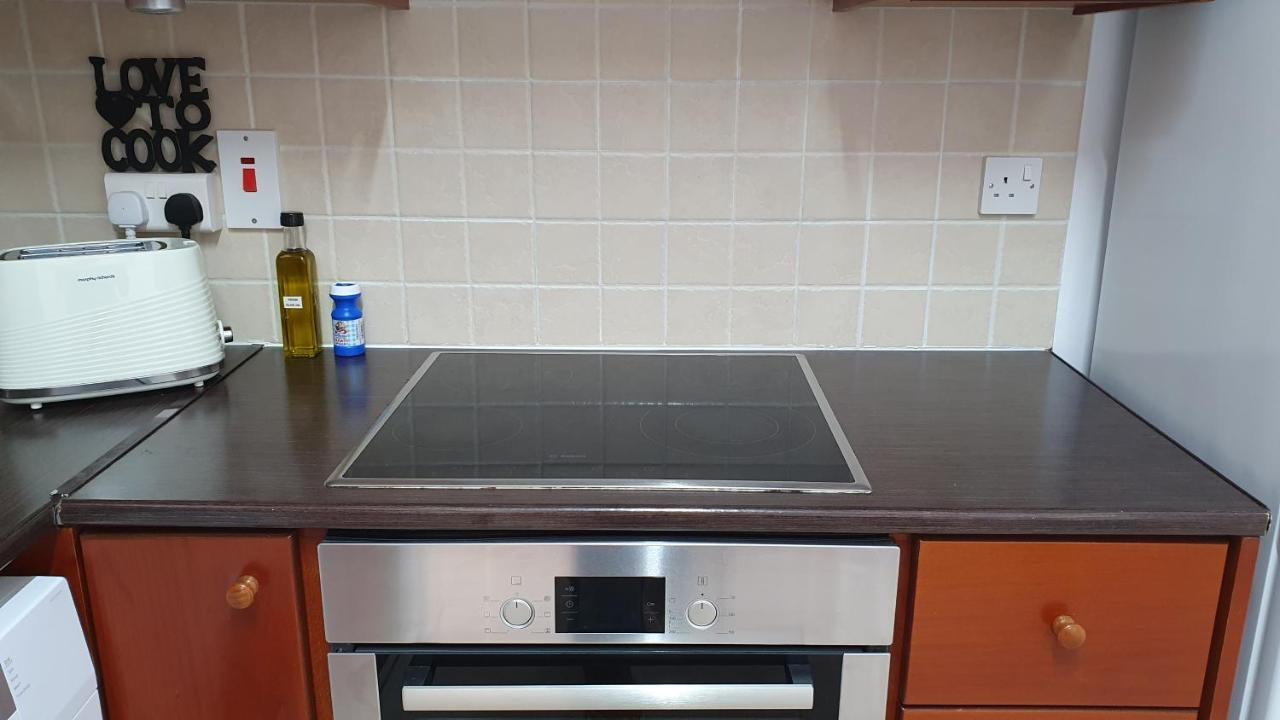 Peaceful Apartment With Double Bed - Oak Breeze 파포스 외부 사진